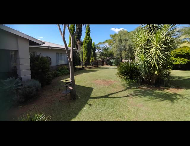 3 BEDROOM FREESTANDING FOR SALE IN SIGNAL HILL